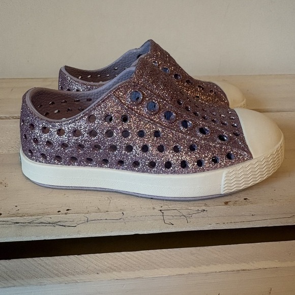 Native Other - Native Kids Glitter Slip-On Sneakers in Lavender and White